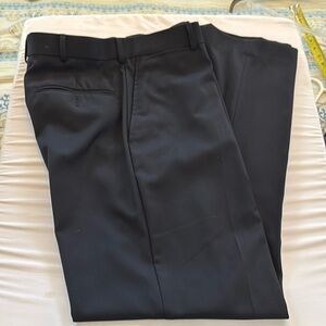 Men’s dress pants Stanford 32 x 32 black. Classic fit. Polyester blend. Nice
